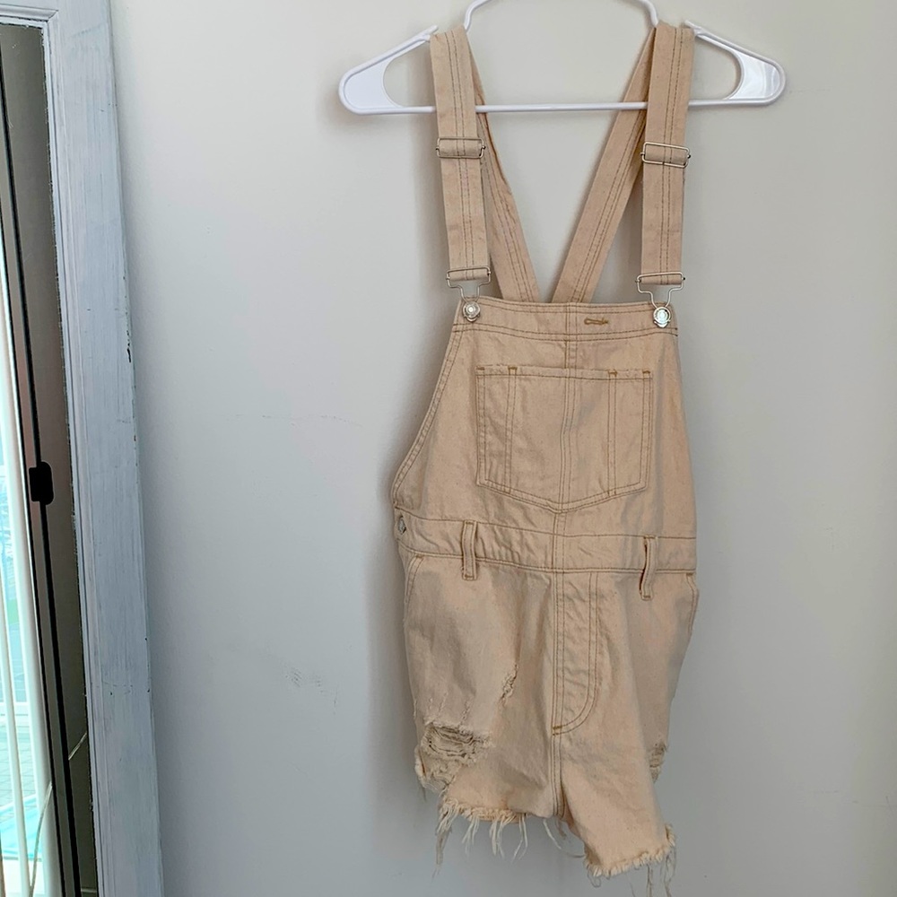Free people size 26 NWOT never worn overall shorts khaki color